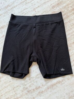 ALO Yoga Women’s Black Athletic Bike Shorts
